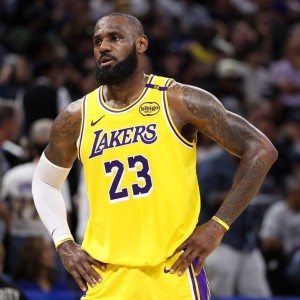 破铜废铁换历史第一人？哈登前队友提议勇士继续招募詹姆斯！