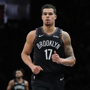 开云体育线上网站-攻击欲望挺强！小迈克尔·波特变向突破 飞身双手暴扣！